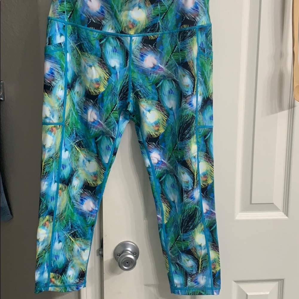 CVG peacock squat proof Capri leggings